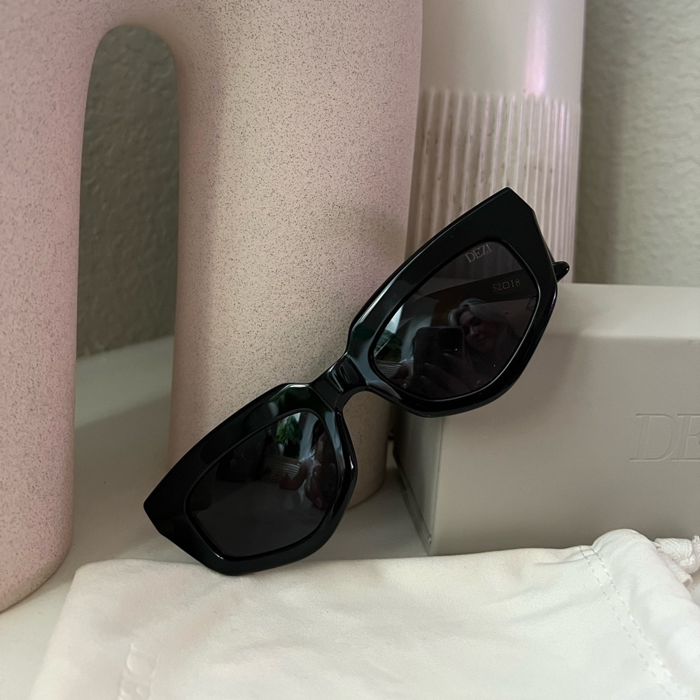 DEZI Sunwear “On Read” in Black / Dark Smoke NWOT - Picture 5 of 11
